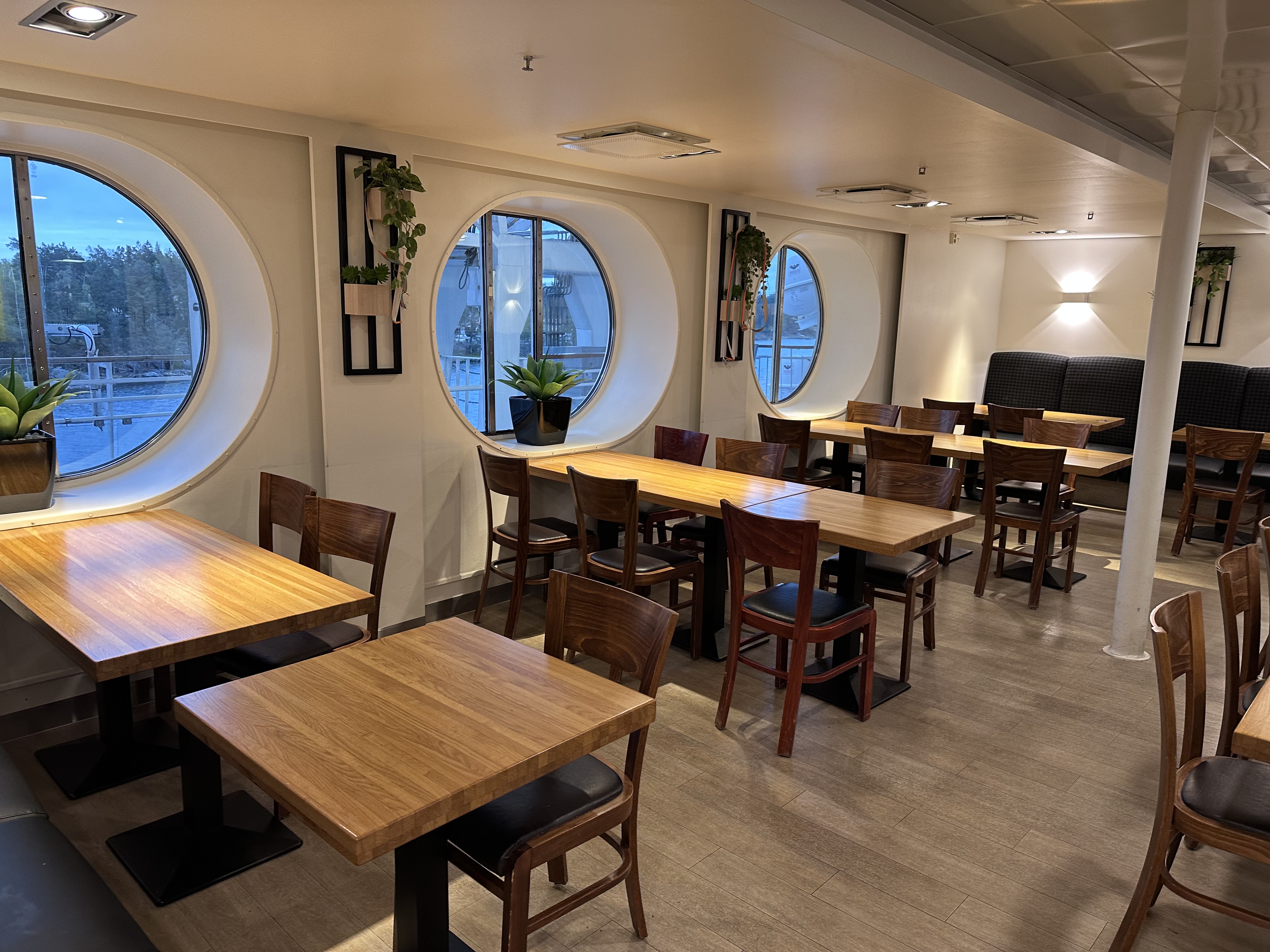 Fast Lane At Silja Symphony photo 1